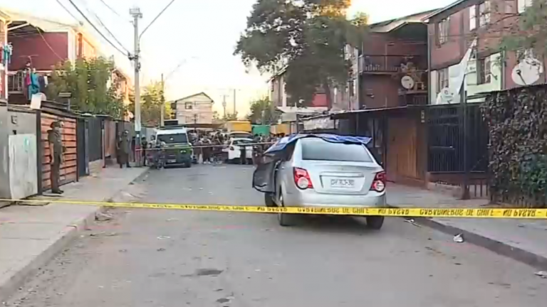 A sólo metros de un colegio: Dos personas murieron acribilladas al interior de un vehículo en San Bernardo