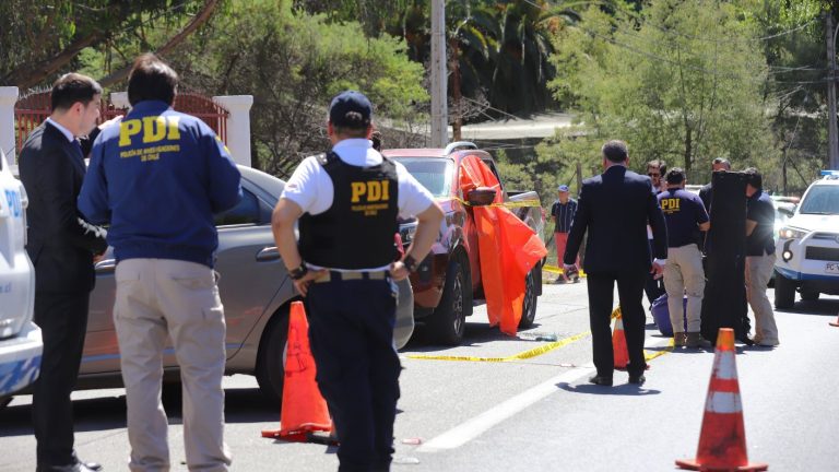 20 disparos desde un automóvil y a quemarropa: PDI investiga brutal asesinato frente a colegio en Valparaíso