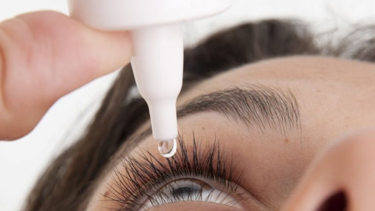 Gotas para los ojos infectadas provocan la muerte de una persona y la cegera de otras ocho en Estados Unidos