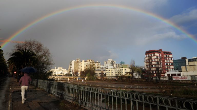 ¿Por qué se forman y cuántos colores tienen los arcoíris?