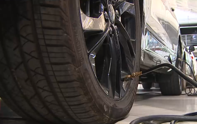 ¿Inflar neumáticos con aire premium? Los beneficios y desventajas de rellenar las ruedas con nitrógeno