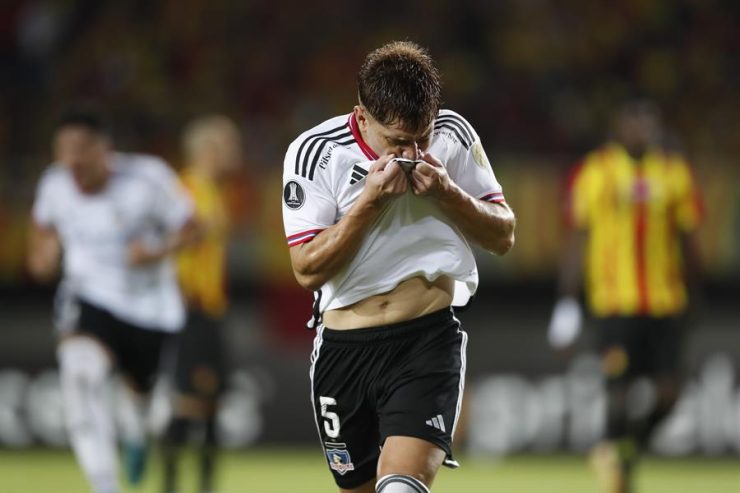 ¡La segunda vale! El penal de Leonardo Gil que le dio la ventaja parcial a Colo Colo ante el Deportivo Pereira