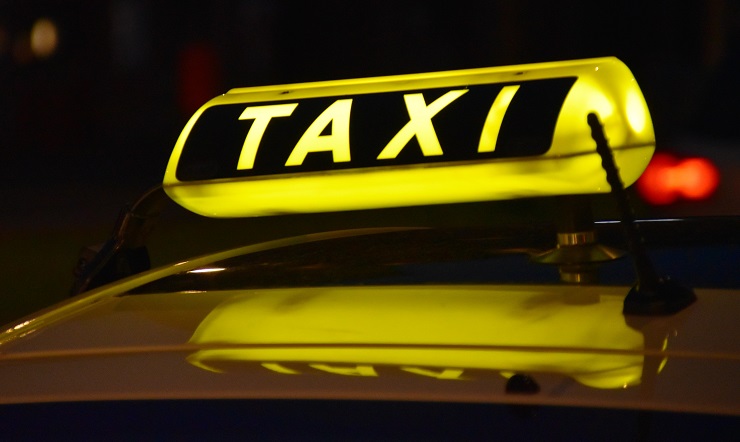 Taxista argentino agredió con un palo a pasajera que le pidió bajar el volumen de la música
