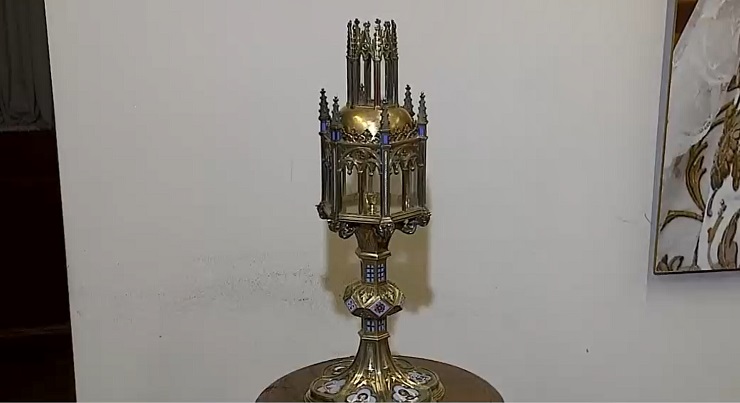 Recuperan relicario patrimonial robado en Chile: Tendría fragmentos que pertenecerían a cruz en que murió Jesús