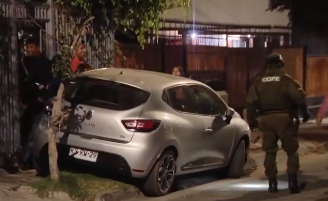 Delincuentes enfrentaron con disparos a Carabineros para eludir fiscalización: Vehículo tenía encargo por robo