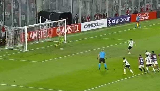 [Video] Ejecutó con frialdad: Revive el gol de Carlos Palacios para el 1-0 de Colo Colo en Copa Liberadores