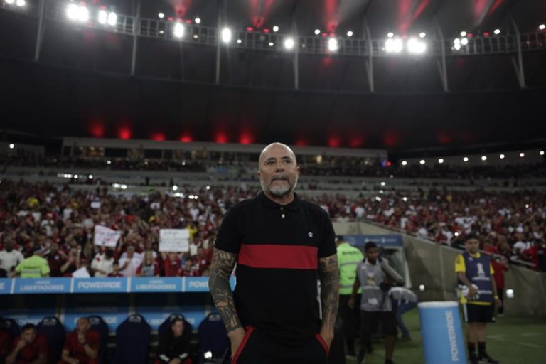 Fiel a su apasionado estilo: Así vivió Jorge Sampaoli el triunfo de Flamengo ante Ñublense en Copa Libertadores
