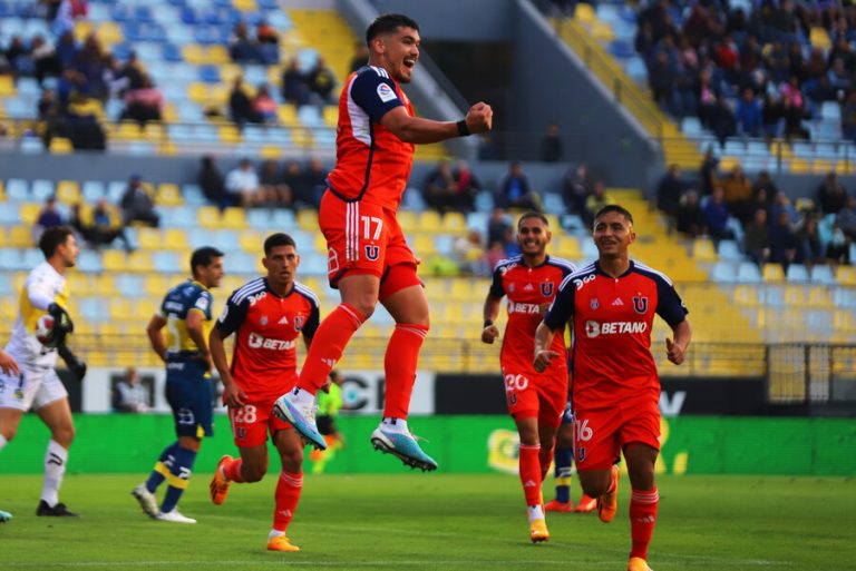 Se consolidan en la parte alta de la tabla: La U logró una importante victoria por 1-2 sobre Everton