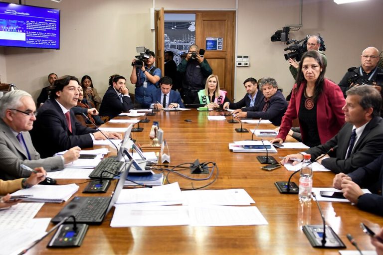 Discusión por sexto retiro se extiende: ¿Cuándo se votaría y qué dijeron los expertos?