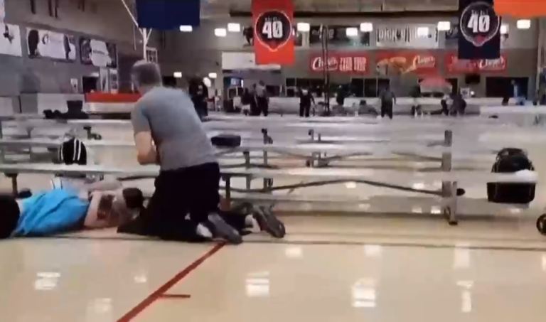 Alerta por tiroteo genera caos en medio de partido de básquetbol en colegio de Estados Unidos