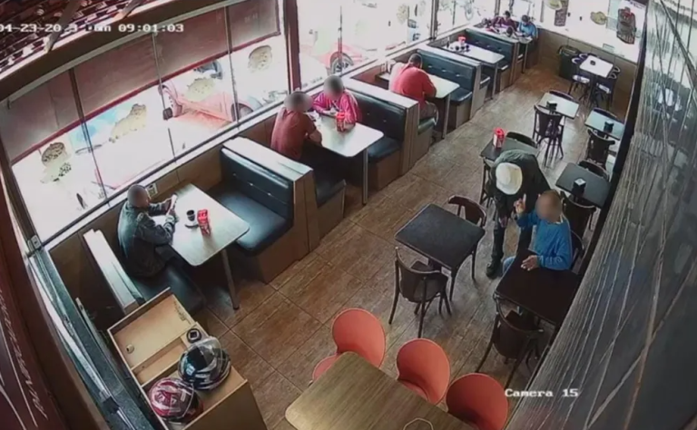 Fue detenido: Hijo abandonó a su padre enfermo y adulto mayor en una panadería porque era 