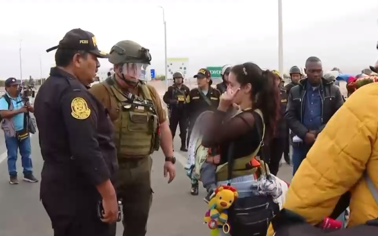 Crisis migratoria: Las historias detrás de las personas que buscan salir de Chile y que llevan días en la frontera