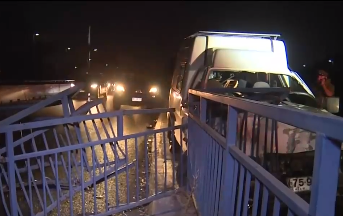 Pareja de adultos mayores chocó en Estación Central: Uno falleció y otro se encuentra en riesgo vital