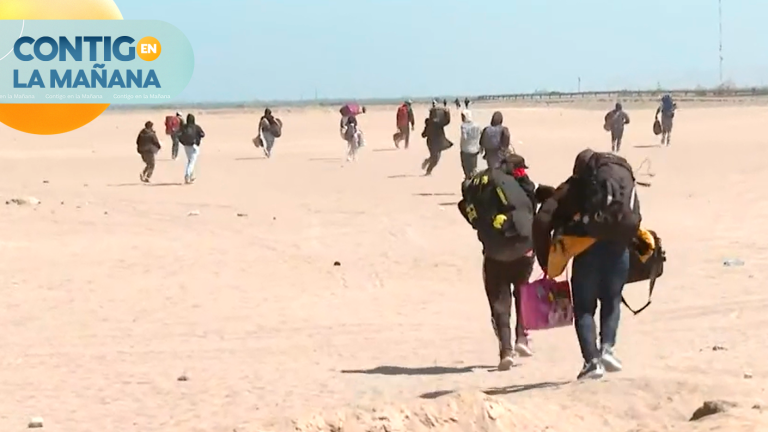 Migrantes intentan cruzar frontera tras desmanes contra policía peruana