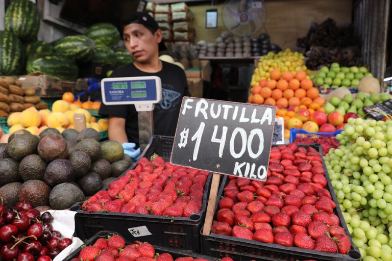 Inflación anual podría dar un respiro en abril: Expertos pronostican que cifra bajaría de los dos dígitos