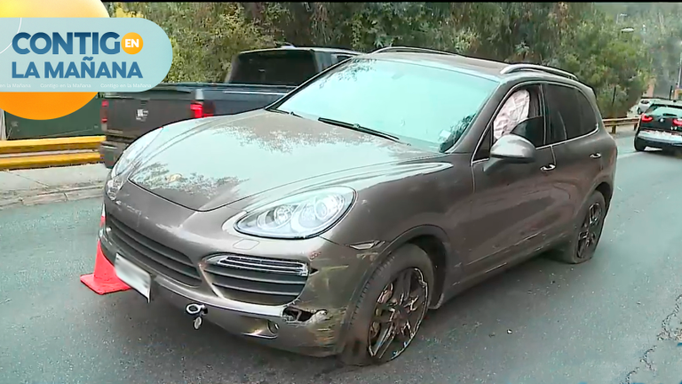 Insólito accidente: Auto de lujo fue abandonado en Vitacura