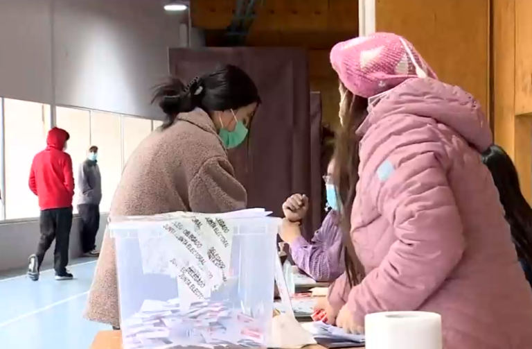 ¿Se puede votar con el carnet vencido para las elecciones de Consejo Constitucional?