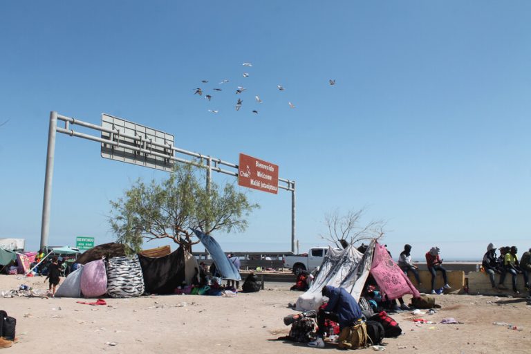 Canciller venezolano planteó movilización de aviones para repatriación de migrantes en frontera de Chile y Perú