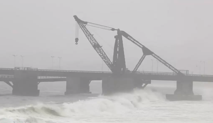 Se extenderán hasta el martes: Autoridades mantienen alerta preventiva por marejadas tras sistema frontal