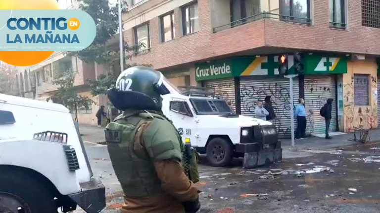Desmanes en el centro de Santiago: Alumnas del Liceo 1 se enfrentaron a Carabineros
