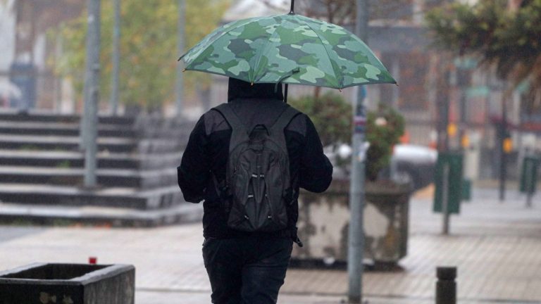 Lluvia inminente en la RM: A esta hora se espera que comiencen las precipitaciones este fin de semana