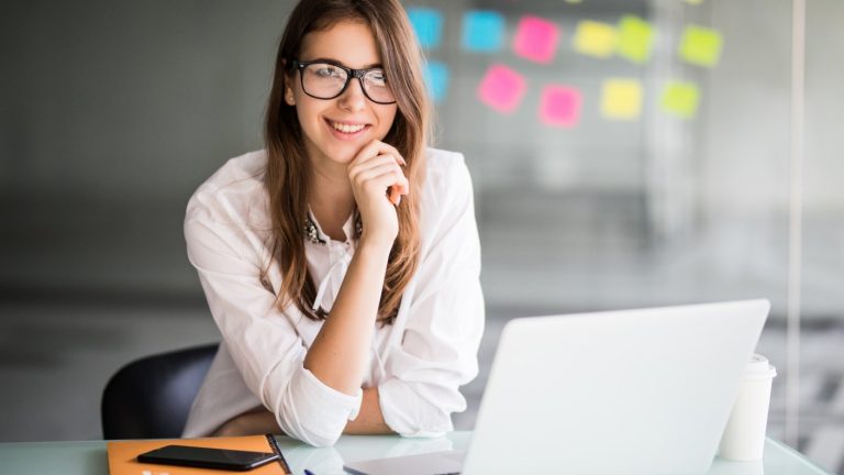 Hasta $646 mil anuales: Guía para postular al Bono al Trabajo de la Mujer en 3 pasos y de forma online