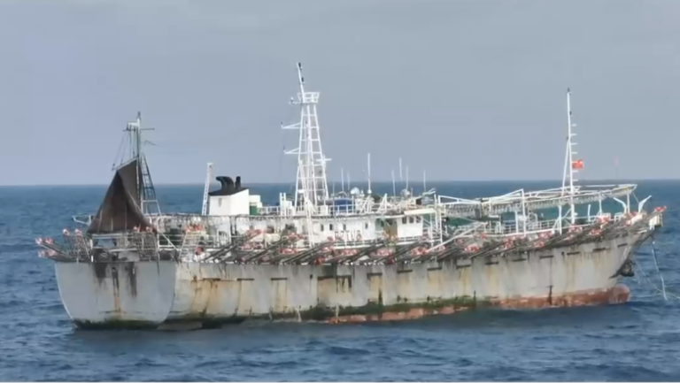 Cerca de 70 embarcaciones de flota china están siendo fiscalizadas en aguas internacionales