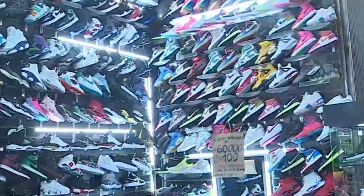 Allanan galpones con zapatillas falsificadas en Persa Biobío: Más de 7 mil pares son decomisados