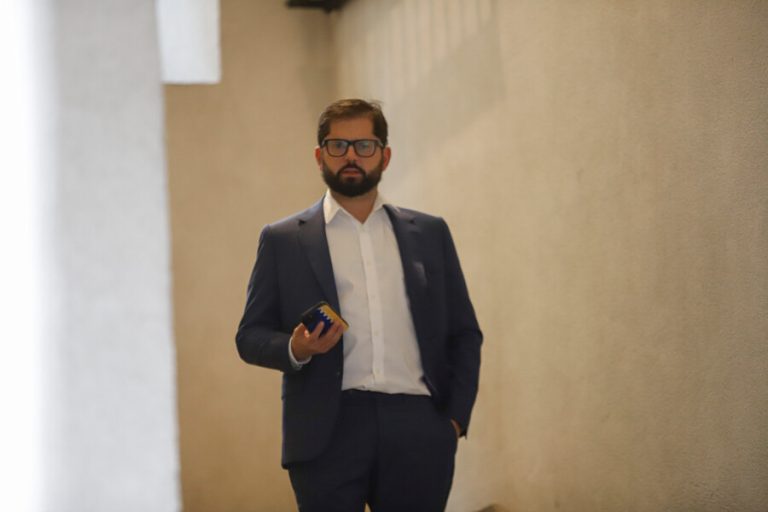 Pdte. Boric lleva 20 días sin responder preguntas: ¿Es parte de una estrategia comunicacional?