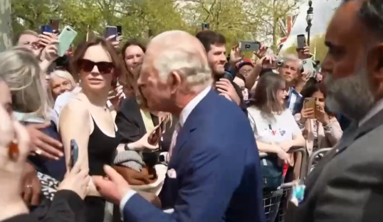 Entre ensayos y gestos de cercanía: El Reino Unido se prepara para la coronación de Carlos III