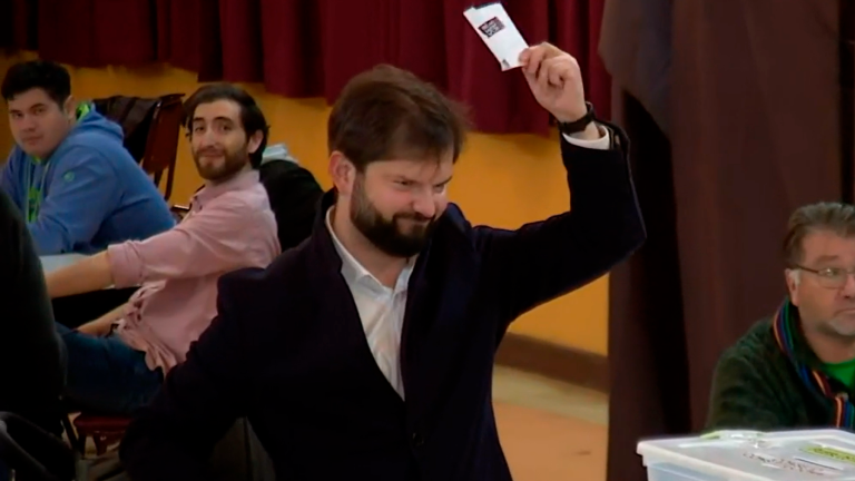 Elecciones 2023: Presidente Gabriel Boric ejerció su voto en Punta Arenas
