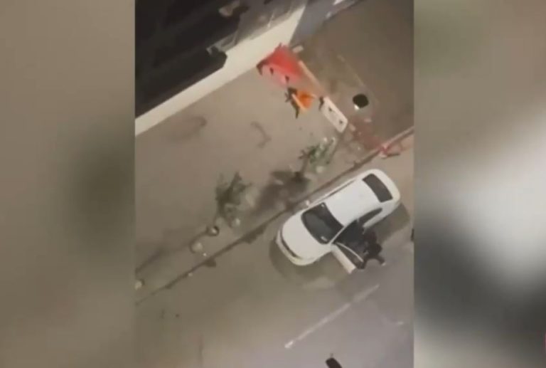 Nueva encerrona en Santiago Centro: Vecinos lanzaron objetos a delincuentes para intentar frustrar el robo