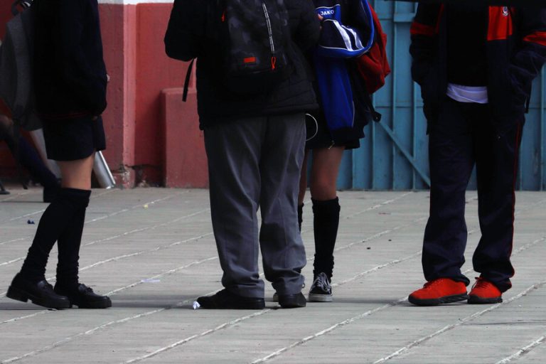 Niña de 11 años murió en colegio de Isla de Maipo: Se habría asfixiado con un dulce