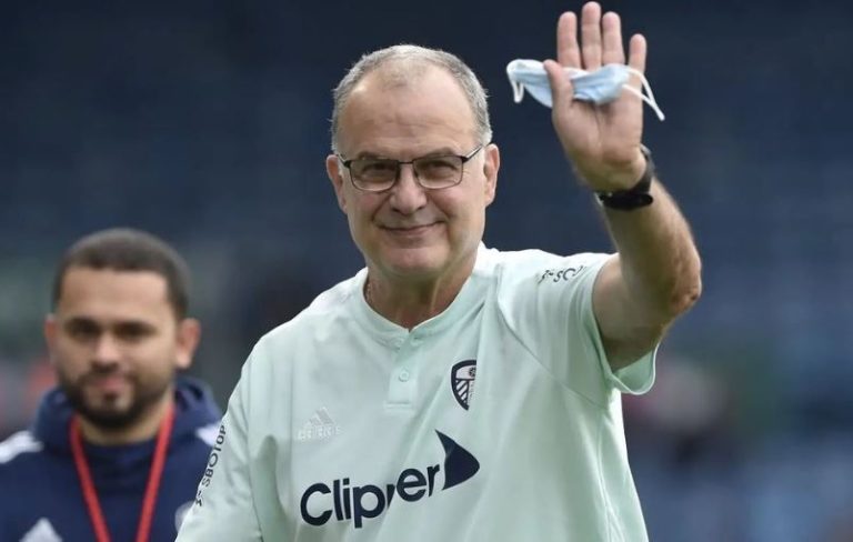 Marcelo Bielsa vuelve a Sudamerica con un chileno en el cuerpo técnico: Será entrenador de la Selección de Uruguay