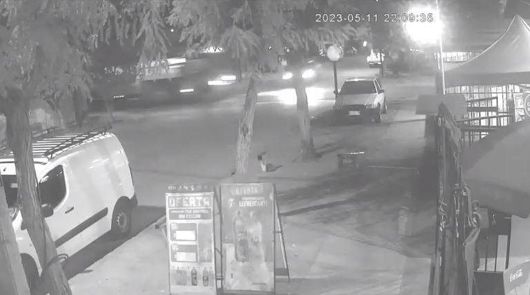 Frenética persecución terminó con auto chocando a un bus que quedó incrustado en una panadería en P.A.C.