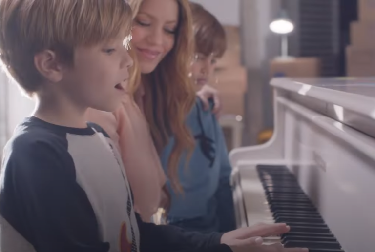 Con el talento de su madre: Hijos de Shakira sorprenden al cantar y tocar el piano en video de Acróstico