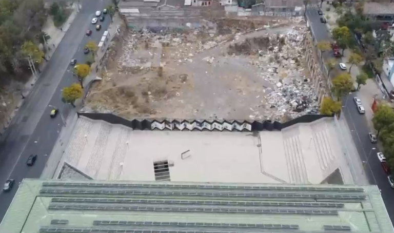 Chile a medias: Denuncian que terreno abandonado al costado del Museo de la Memoria es un foco delictual
