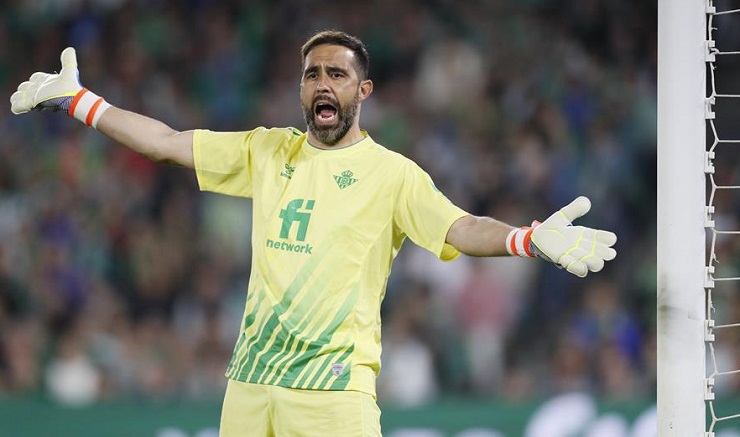 ¿Se queda un año más en Europa? La llamativa respuesta de Claudio Bravo al ser consultado sobre su futuro