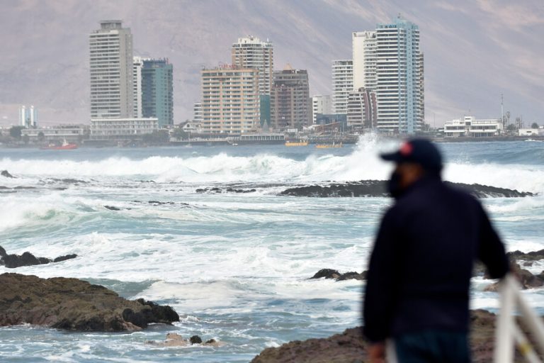 Encuentran sin vida a mujer que había sido arrastrada por el mar en Iquique: Vivía en situación de calle