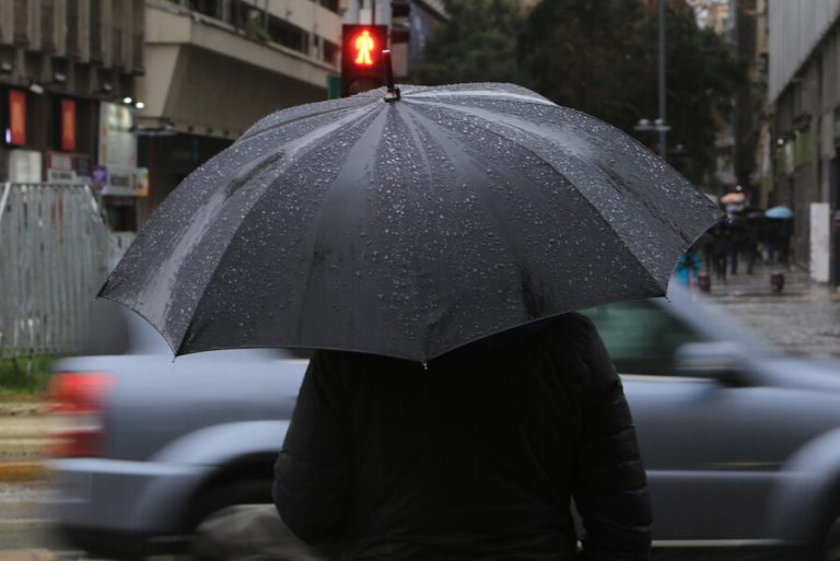 ¡Lluvia llegará a Santiago! Adelantan hasta cuándo se extenderán las precipitaciones en la RM y dónde comenzarán