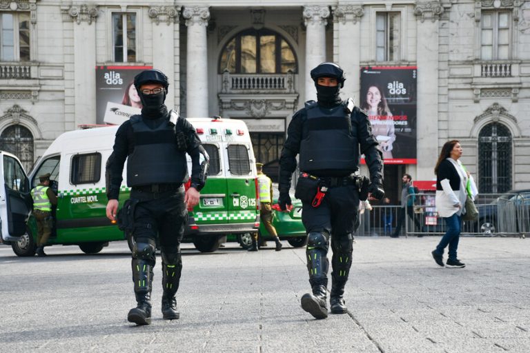 Más patrullaje y menos cocinerías ilegales: Realizan balance por copamiento en casco histórico de Santiago