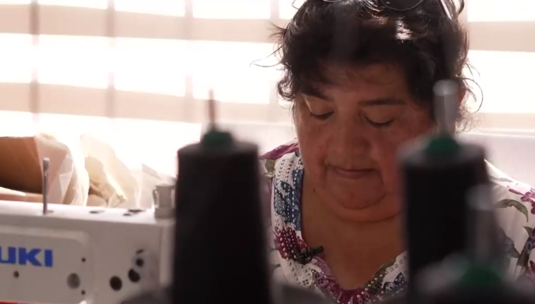 De Bajos de Mena al retail: La historia de las tejedoras que hoy venden sus productos en supermercados