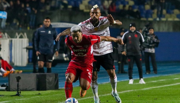 Punto que puede valer oro: Así quedó el grupo de Ñublense tras heroico empate ante Flamengo de Vidal
