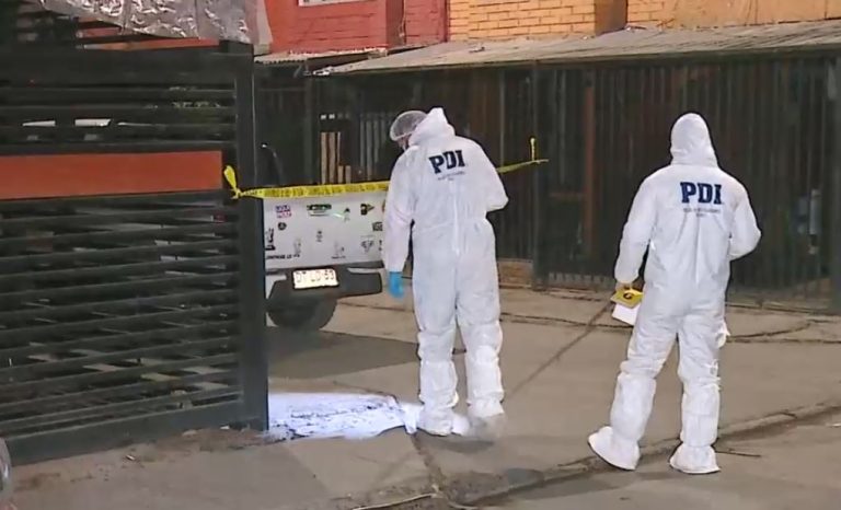 Joven fue acribillado en Pudahuel: Recibió al menos 10 disparos al salir de su casa