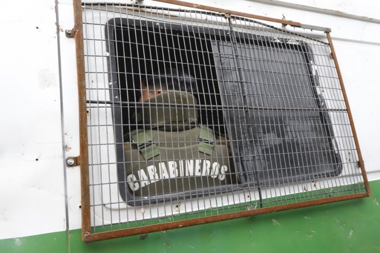 Detienen a 2 Carabineros acusados cobrar $800 mil para proteger a víctimas de banda 