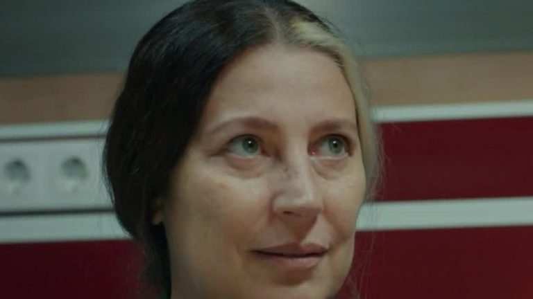 ¡Pura emoción! Zeynep y Turna se ganaron el corazón de Gönül con una bella sorpresa