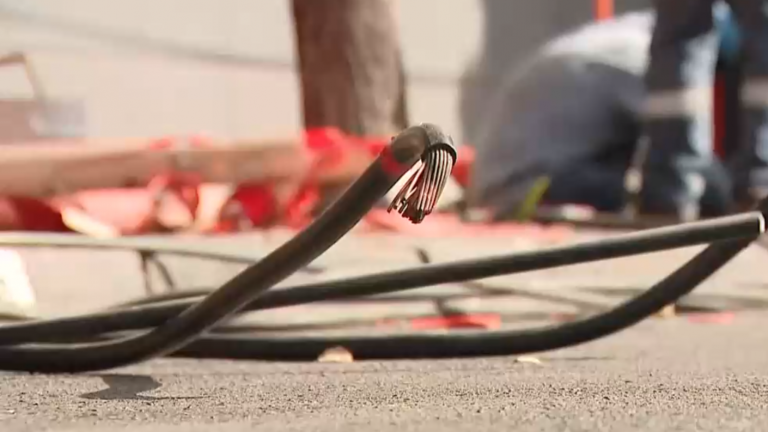 Robo de cables afecta a edificio de 27 pisos en Recoleta: Residentes no pueden ocupar ascensores