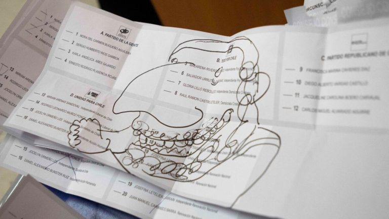 Un voto para... ¿el Gato Volador? Los insólitos mensajes que dejaron en las papeletas de la elección del 7 de mayo