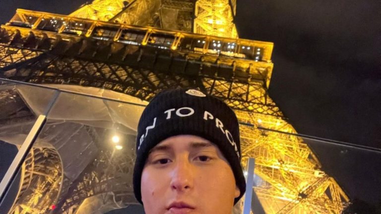 Shishiboss para el mundo: Pablo Chill-E se luce junto a su mamá en la Torre Eiffel