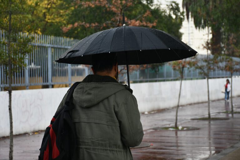 ¿Y a qué hora? Lluvia pronosticada para la madrugada del viernes ahora caerá durante el día